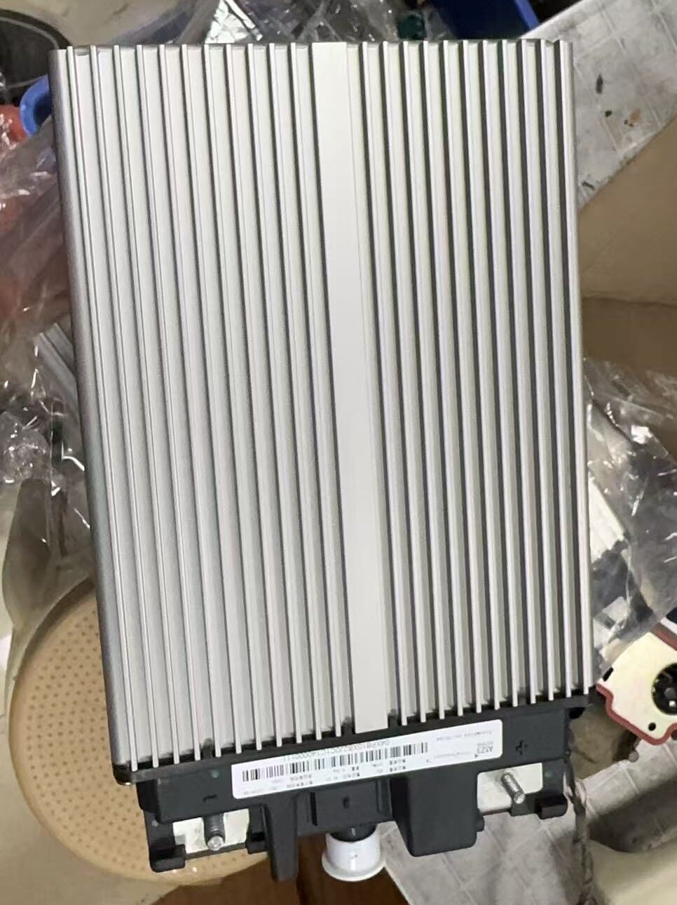 Genuine JLR BECM
  Battery Energy Control Module | LR137929 - Image 11