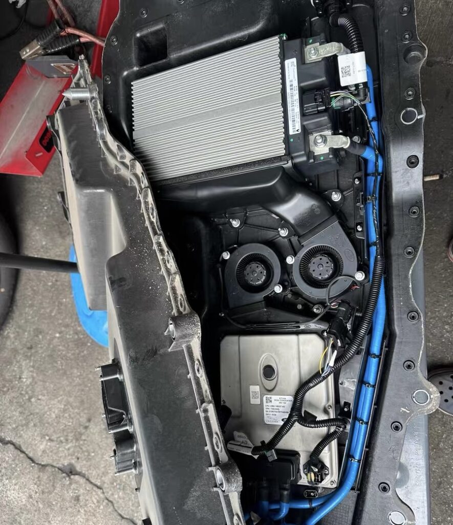 LR137929 BECM Battery Defender 110